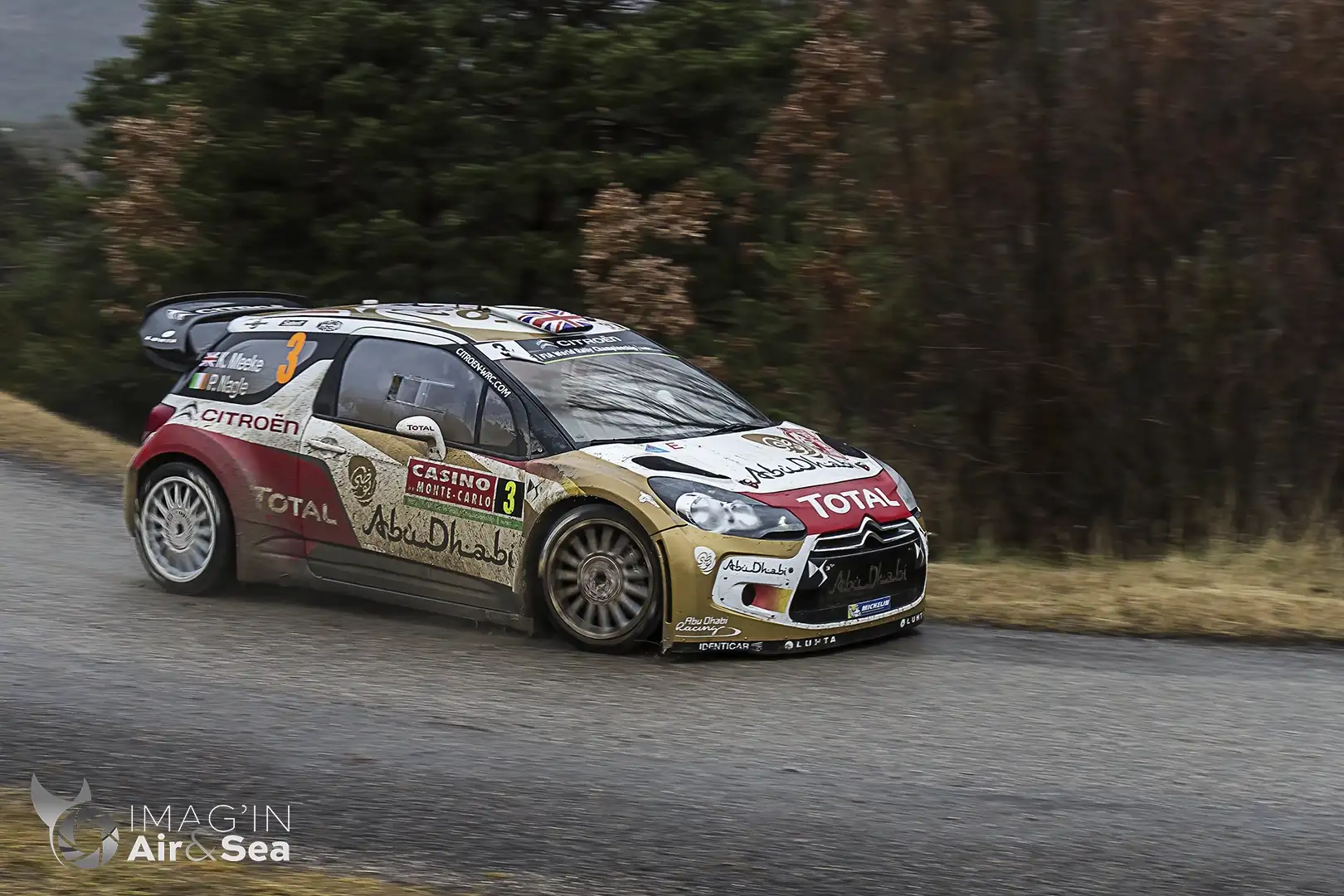 Passage du Pilote Kris Meeke au volant de sa DS3 WRC dans l'arrière pays gapençais lors de l'ES5 du rallye de Montecarlo 2014.