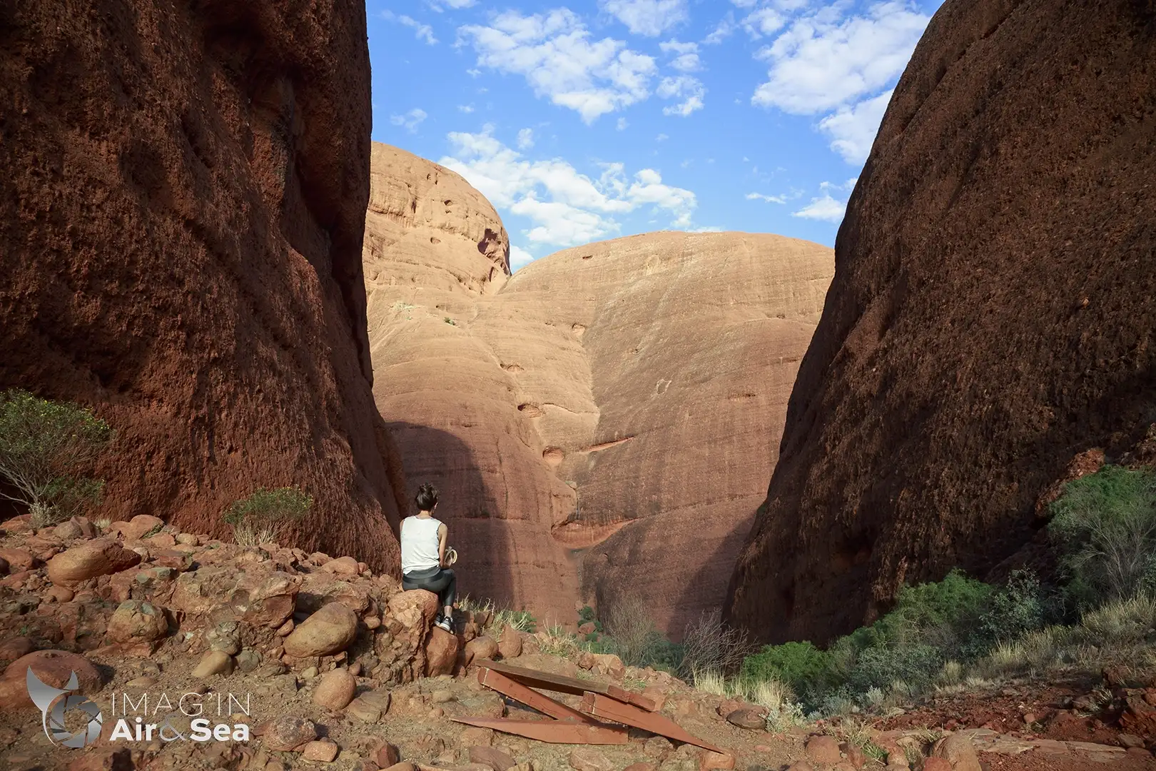 la structure rocheuse de Kata Tjuṯa présente un paysage atypique
