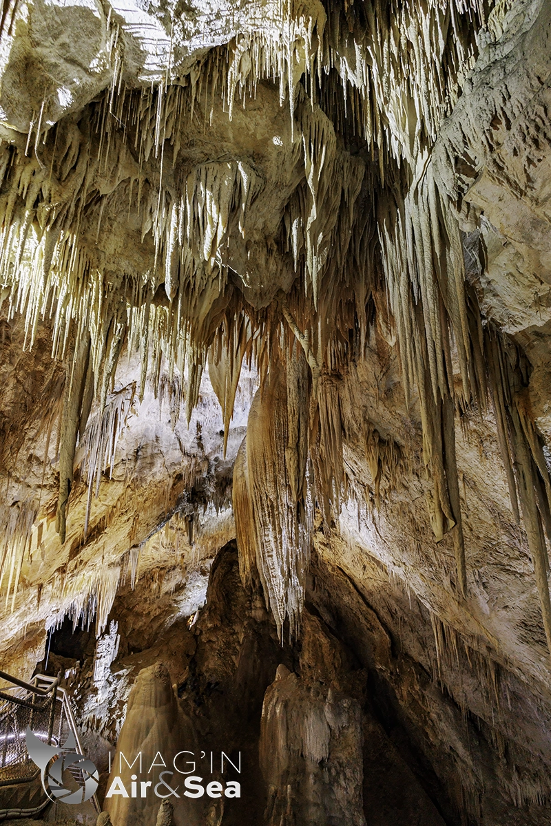 Photo de l'une des salles de la grotte de Hasting au sud d'Hobart en Tasmanie