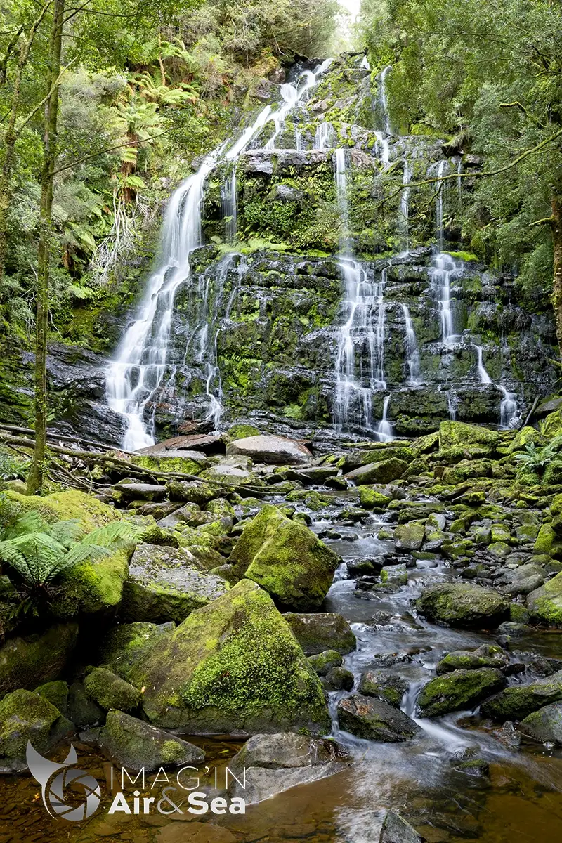 Photographie en pose longue au format Portrait de Nelson Falls, l'une cascade cachée de Tasmanie