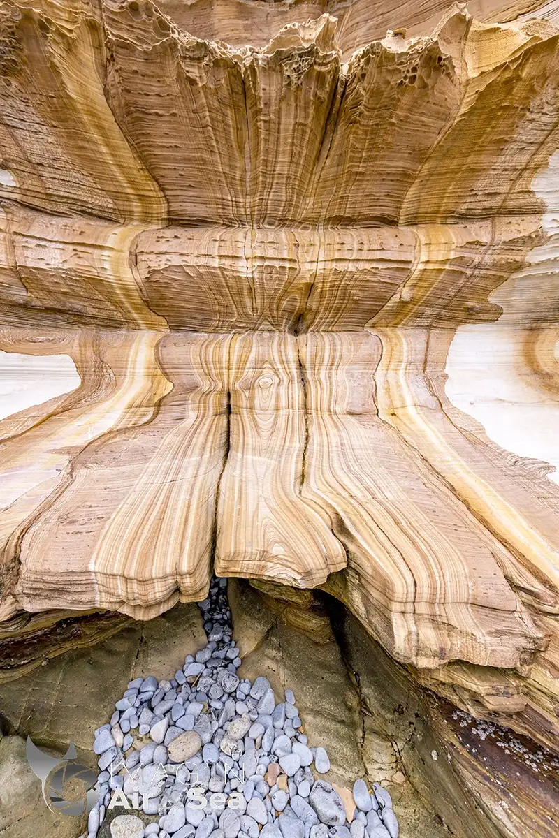 Photo en Portrait des formes et couleurs de Painted cliff sur la côte Ouest de Maria Island
