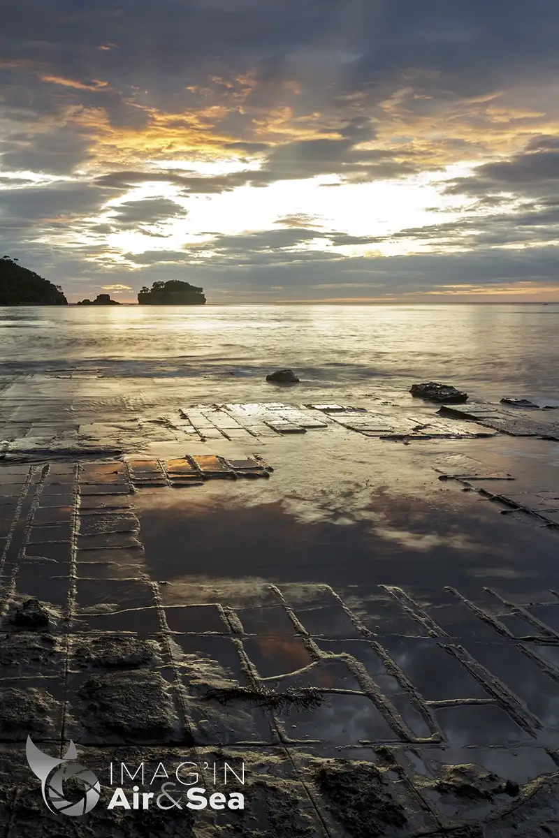 Photo du coucher de soleil sur les forme géométrique et géologique de Tessellated pavement à Eaglehawk Neck